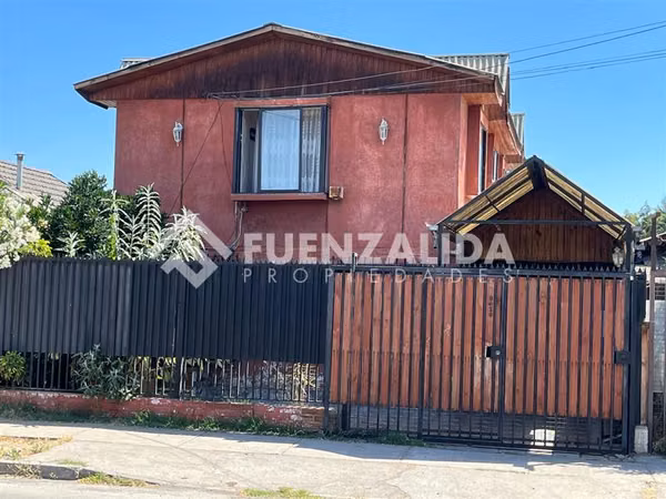 Casa aislada en venta de 3 dorm 2 baños. en Maipú