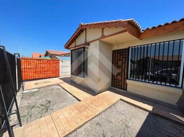 Casa 3 dormitorios, 2 baños, patio, en venta en Lampa