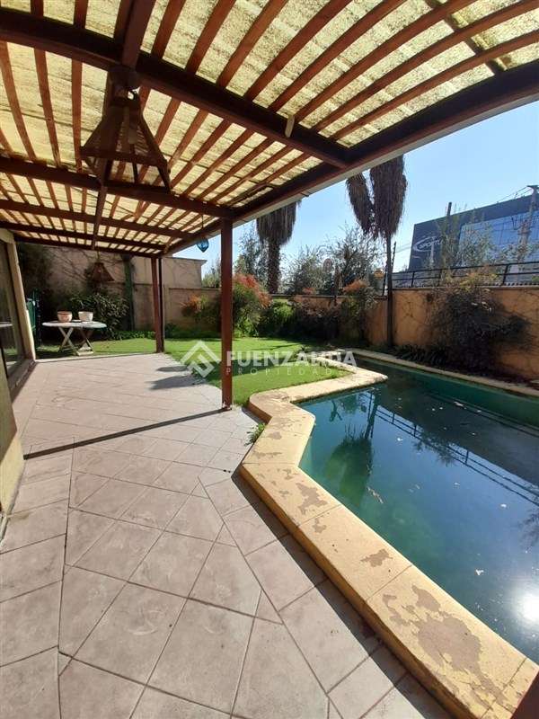 Casa en venta de 5 dorm. en Peñalolén Condominio cerrado