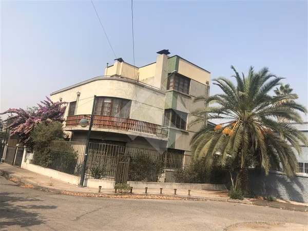 Casa en venta de 6 dorm. en Ñuñoa