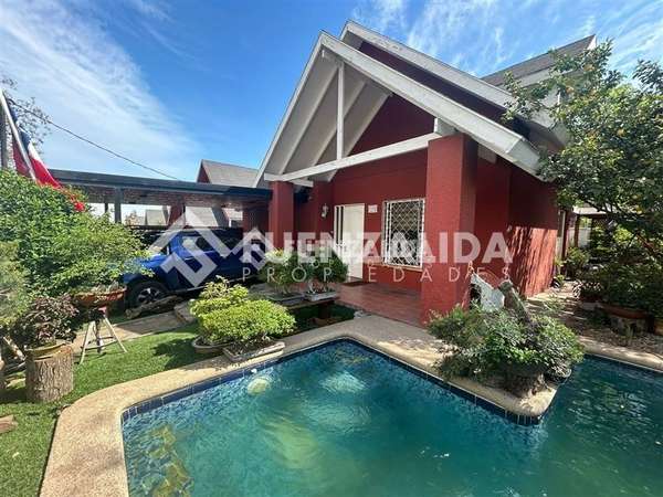 Casa en venta de 4 dorm. en Peñalolén