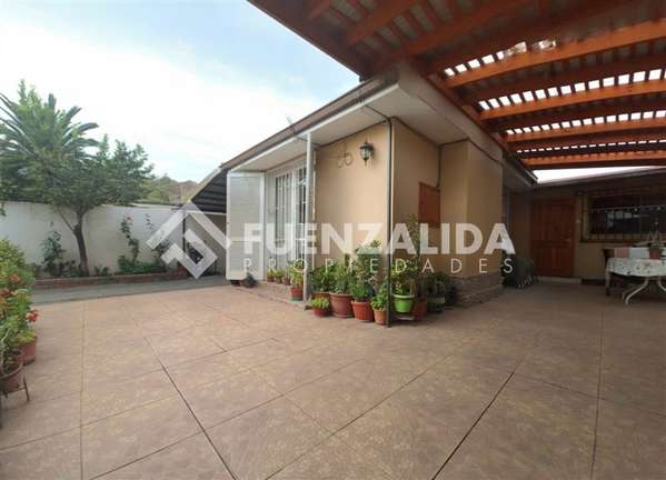 Casa en venta de 3 dorm. en La Cisterna