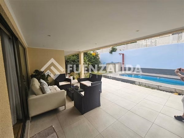 Casa en venta de 5 dorm. en condominio en Peñalolén