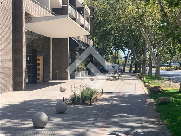 Estacionamiento en venta en edificio residencial Providencia