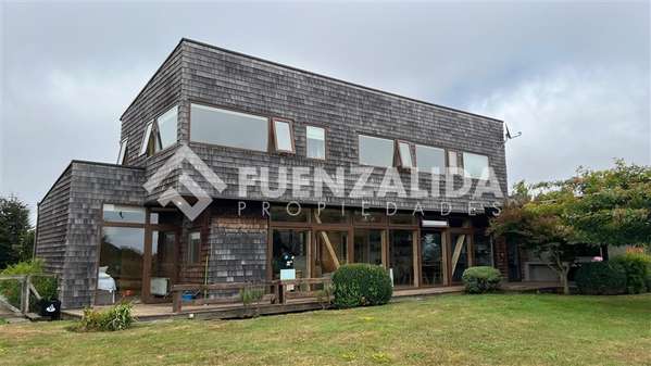 Vendemos Amplia Casa Condominio Las Bahías de Puerto Varas