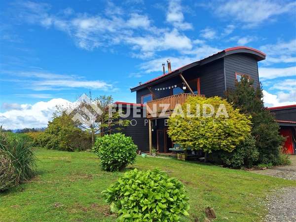 Vendemos casa en parcela de 3D4B en loteo camino a Ensenada