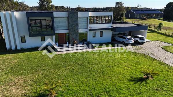 Casa en venta de 4D3B en condominio Las tranqueras