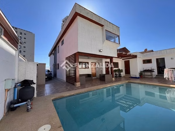 Casa en venta de 7 dorm. en Concón