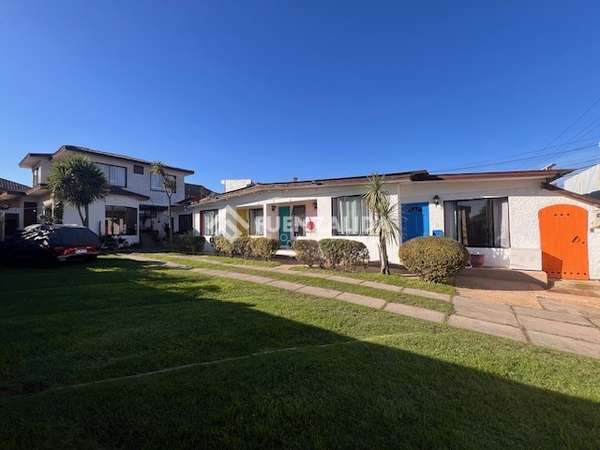 Casa en venta de 9 dorm. en Concón