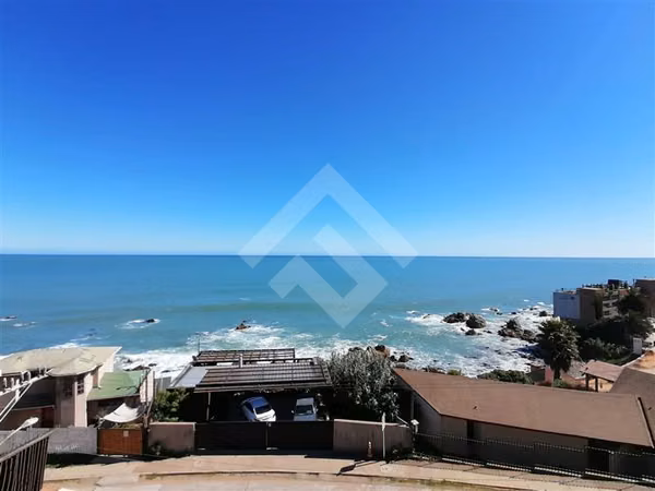 Inversionistas Sitio con 3 cabañas en venta en Concón