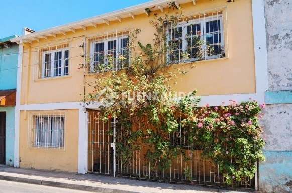 CASA AMPLIA DE 6 DORMITORIOS EN SAN JOAQUÍN