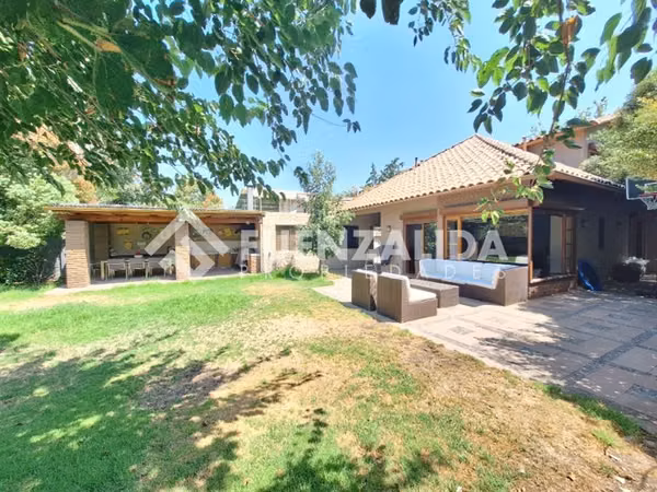 Casa en venta de 5 dormitorios y 4 baños en La Reina