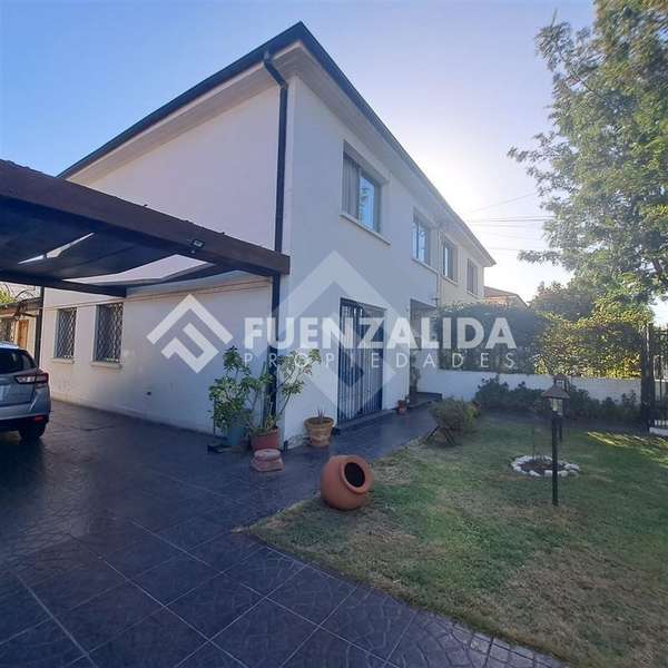 Casa en venta de 5 dorm. en La Cisterna