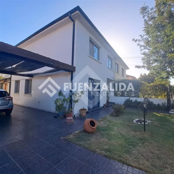Casa en venta de 5 dorm. en La Cisterna