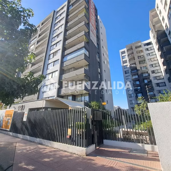 Departamento seminuevo en venta de 2D/1B Metro Lo Ovalle