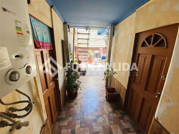 Casa para inversión en venta de 9 dorm. en La Cisterna