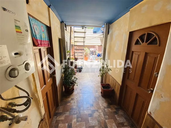 Casa para inversión en venta de 9 dorm. en La Cisterna