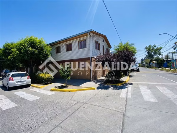 Casa en venta para inversionistas de 11 dorm. en La Cisterna
