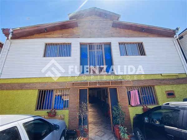 Casa con dptos interiores en venta de 15 dorm. La Cisterna