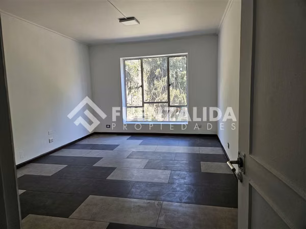 Venta,Oficina,Santiago,6 privados,3baños, Metro Santa lucia