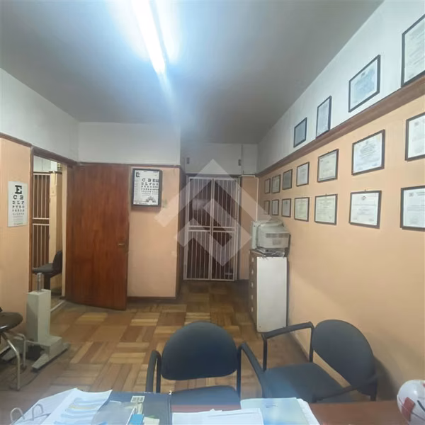 Venta oficina Santiago Estado Agustinas 2 privados un baño