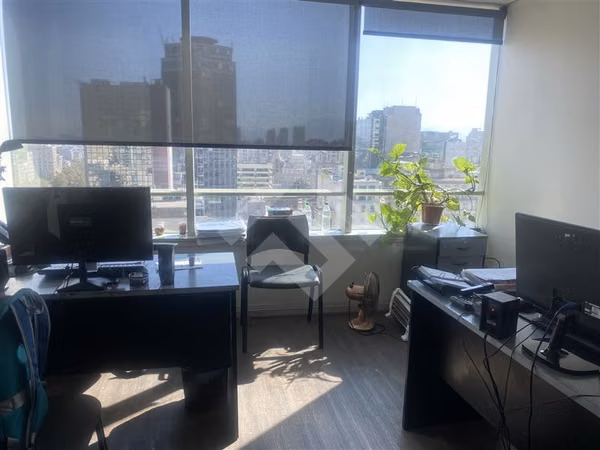 Venta Oficina,Santiago,4 privados,2 baños,Metro Santa Lucia