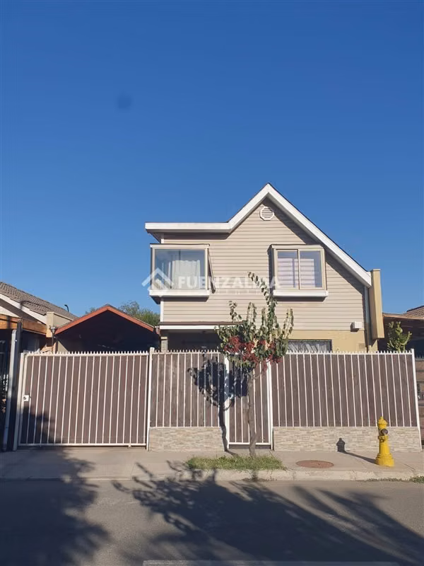 Casa en arriendo de 4 dorm. en Peñaflor