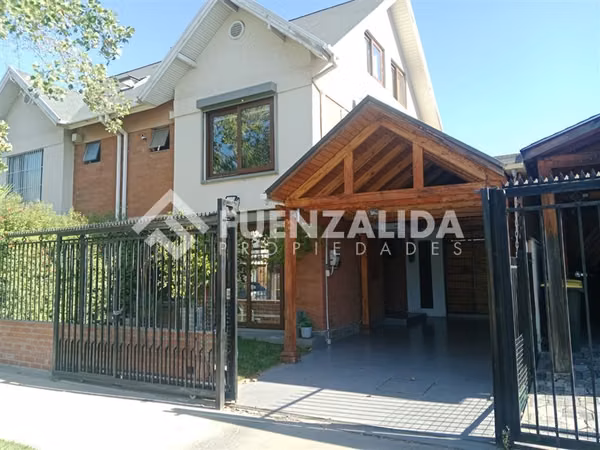 Casa en venta de 4 dorm. en La Florida