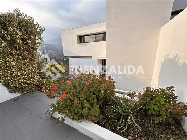 Casa Mediterránea en condominio