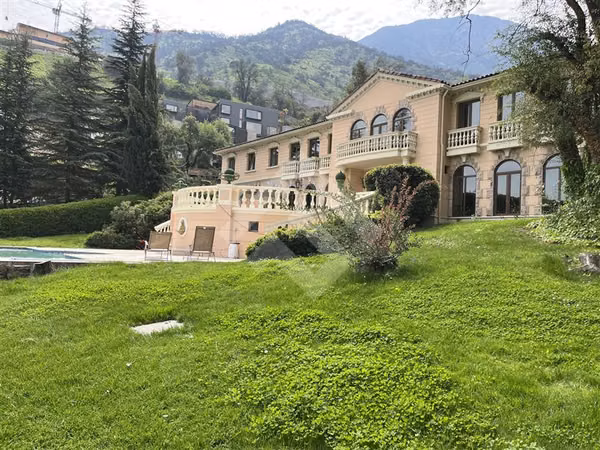 Casa estilo Villa Italiana Santa Maria Manquehue Vitacura