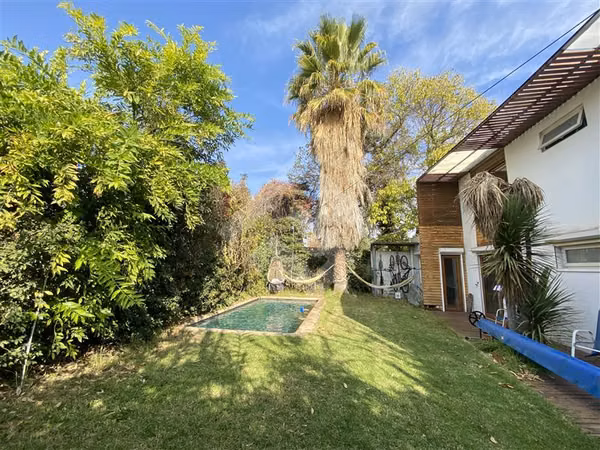 Casa en venta de 6 dorm, 3 suite, Vitacura- Clínica Alemana