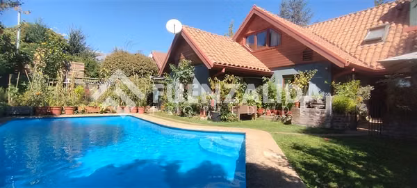 Casa en venta de 6 dorm. en Los Angeles