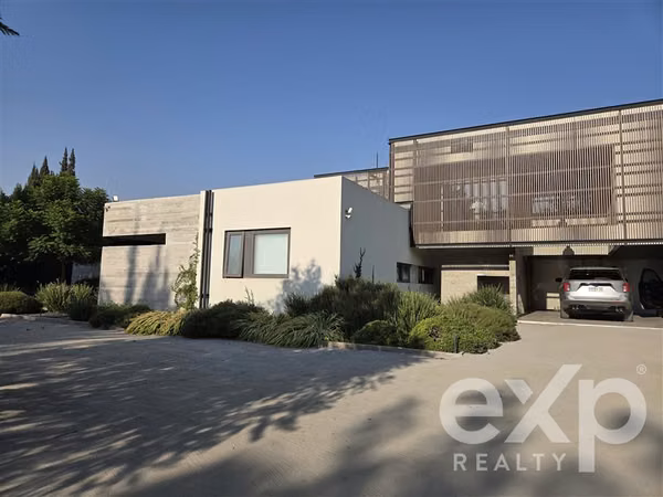 Casa mediterránea en venta. Arquitectura moderna y funcional