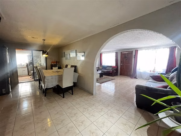 Casa en venta de 6 dorm 4 baños en Maipú