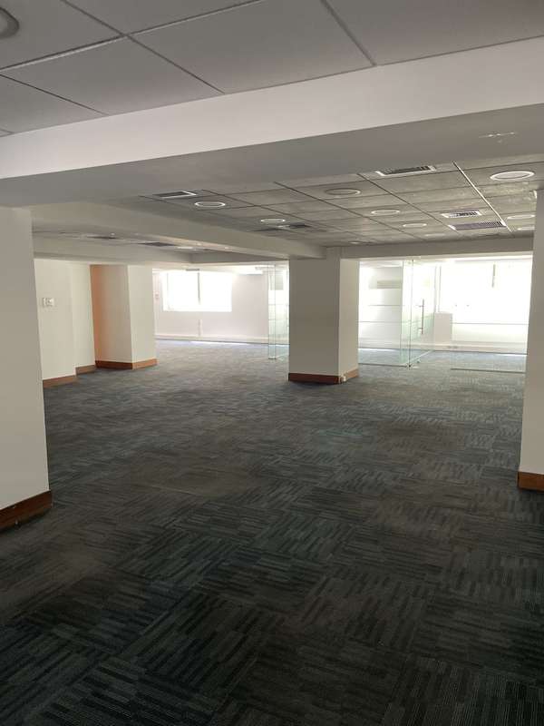OFICINA ESPACIOSA EN SANTIAGO, ¡IDEAL UBICACIÓN!