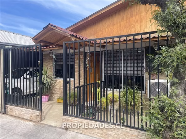Casa en venta de 3 dorm. en Maipú / Villa Los Héroes