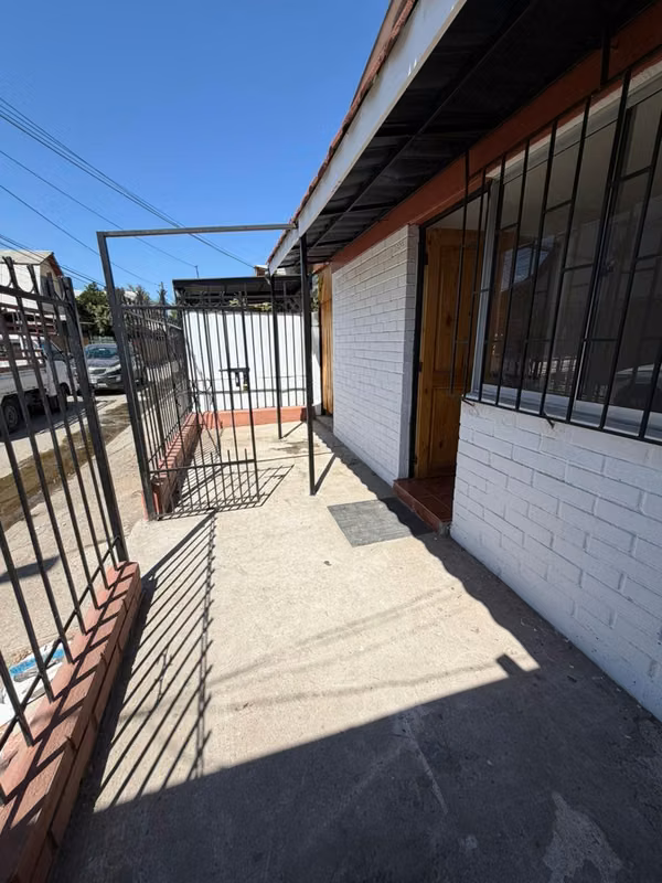 VENTA  Remodelada Casa de 3 dormitorios en Maipú