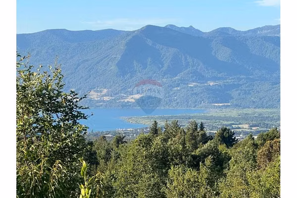 Venta de parcela en pucón. vista al lago.
