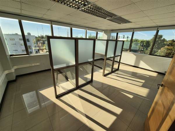 Amplia Oficina en arriendo en Los Angeles