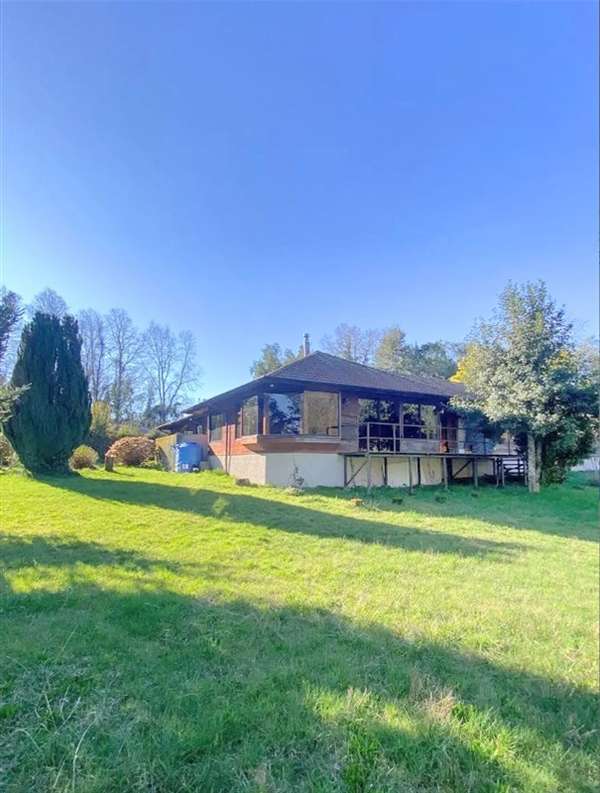 Casa en venta de 5 dorm. en Villarrica