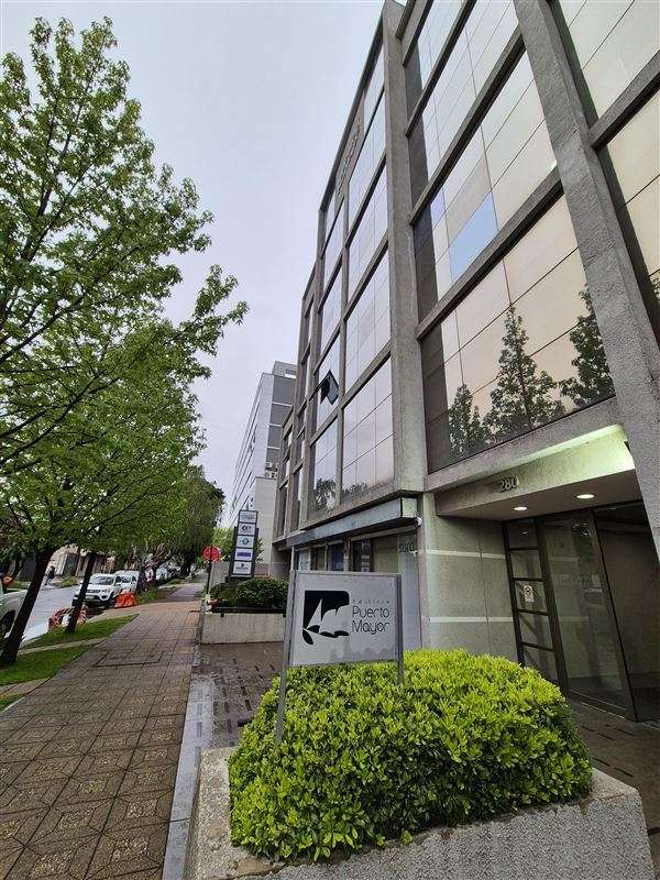 Oficina y/o consulta de 3 privados en venta en Los Angeles