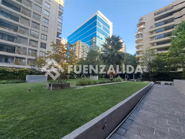 Oficina en arriendo con salas reuniones - Metro Manquehue.