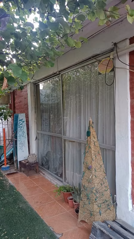 Casa en venta amplia en pasaje cerrado en comuna San Joaquín