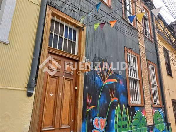 Casa arriendo Cerro Concepción, 5 dormitorios, dos baños,