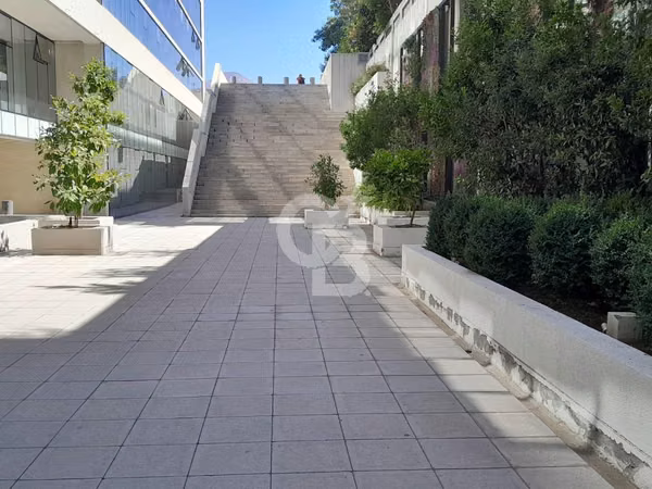 Oficina en las Condes , con estacionamiento y bodega