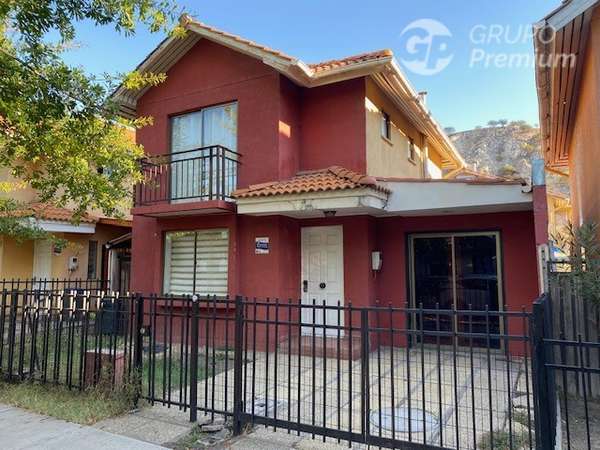 Casa aislada en venta 4D 3B 2E Peñaflor cercana a plaza
