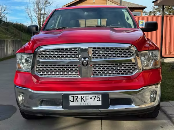 Extraordinaria Camioneta Dodge RAM 1500 Laramie 4x4 2016 Hemi Full
