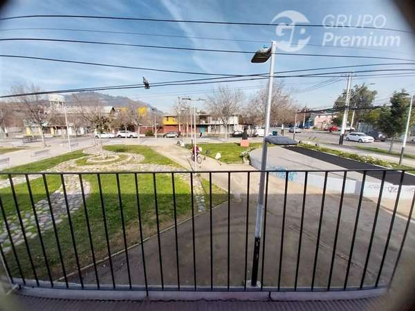 2Locales con baño y bodega en arriendo, Recoleta