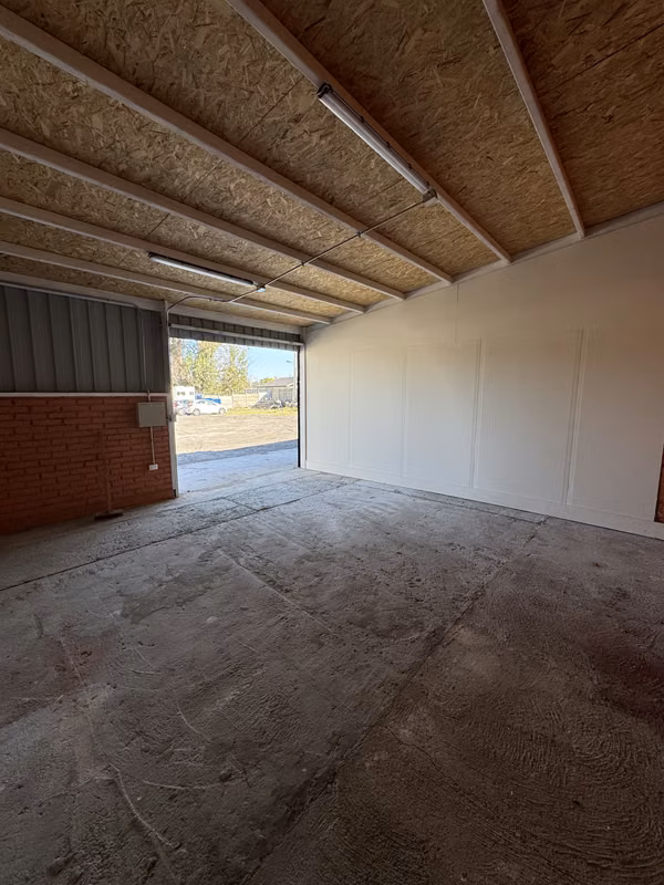 Bodegas de 36 m2, buena conexión con ruta 5 sur y amplio estacionamiento