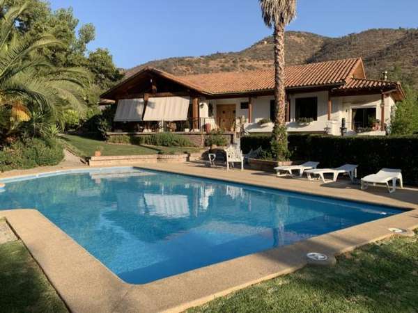 Casa en venta de 5 dorm. en Curacaví